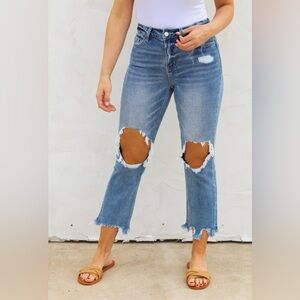 Vervet destroyed knee and hem crop flare jean in size 28